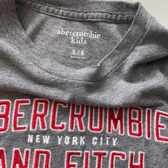 Abercrombie kids gray and red T-shirt - Picture 2 of 4